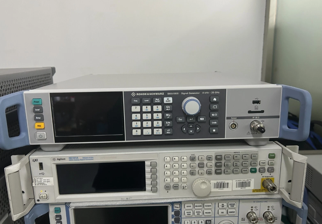 RF and microwave signal generator