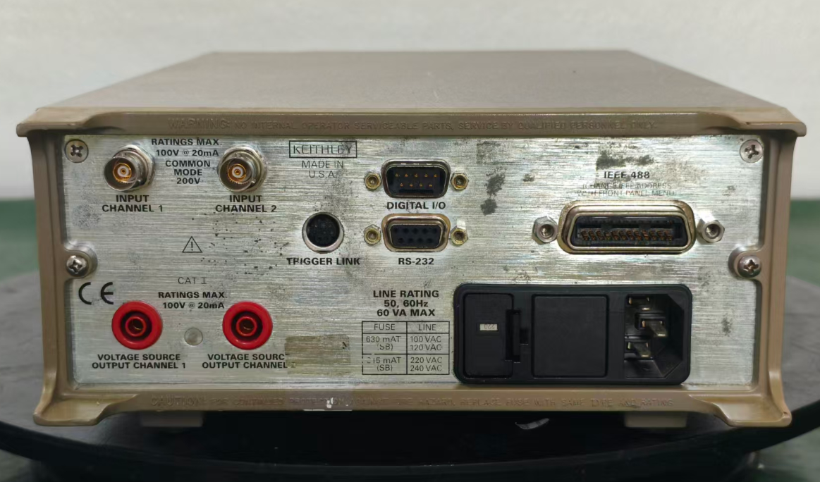 Dual photodiode measuring instrument